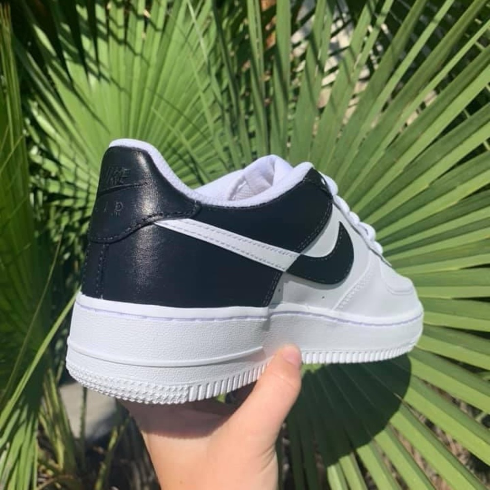 Black and white Custom sneakers - Picture 2 of 3